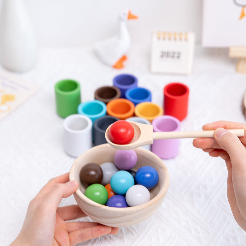 Copas y bolas de colores